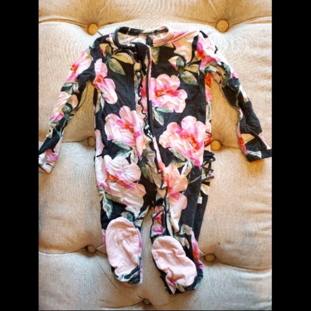 Posh Peanut Tenni Footie - EUC